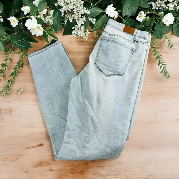 bdg cigarette high rise jeans BDG Urban Outfitters Light Wash Distressed Cigarette High Rise Ankle Jeans  Sz 30